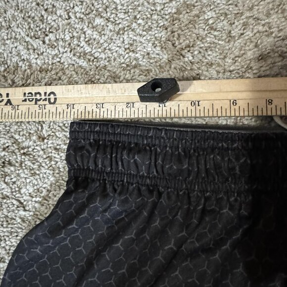 Under Armour Shorts Boys Large Black White Red Athletic Basketball Drawstring - Picture 5 of 7